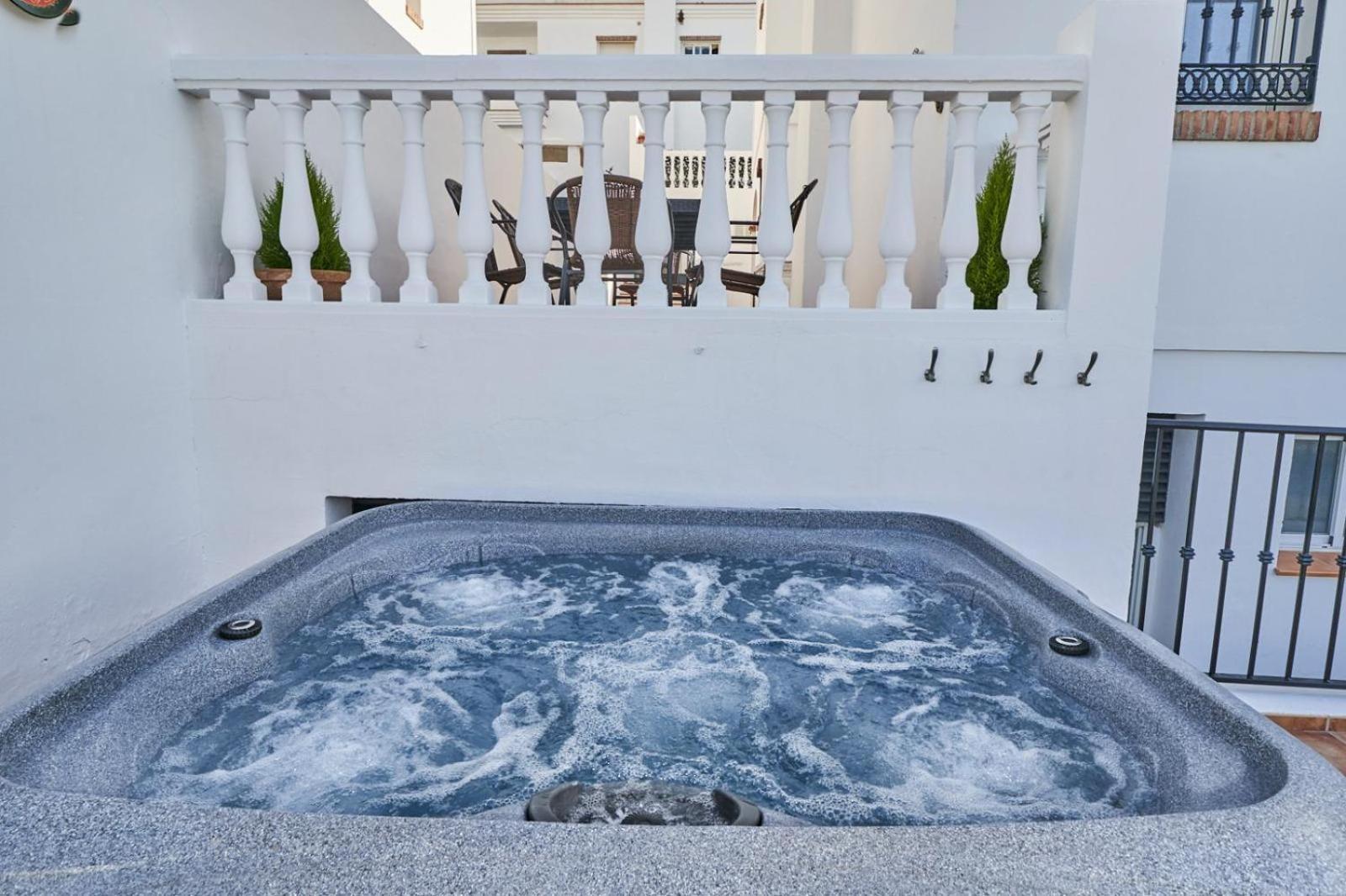 Villa Pura - Private Jacuzzi & Heated Pool Nerja Εξωτερικό φωτογραφία