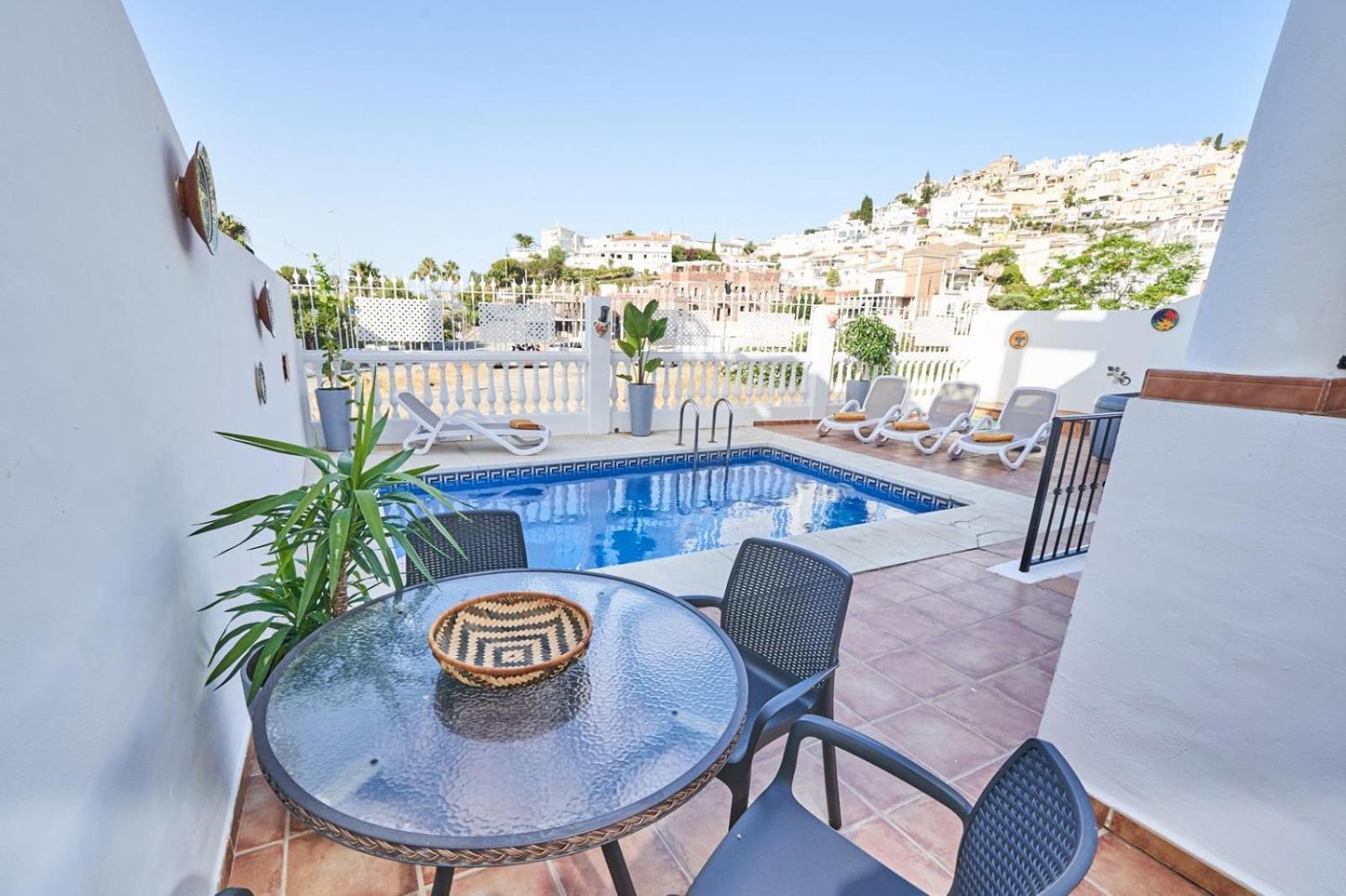 Villa Pura - Private Jacuzzi & Heated Pool Nerja Εξωτερικό φωτογραφία