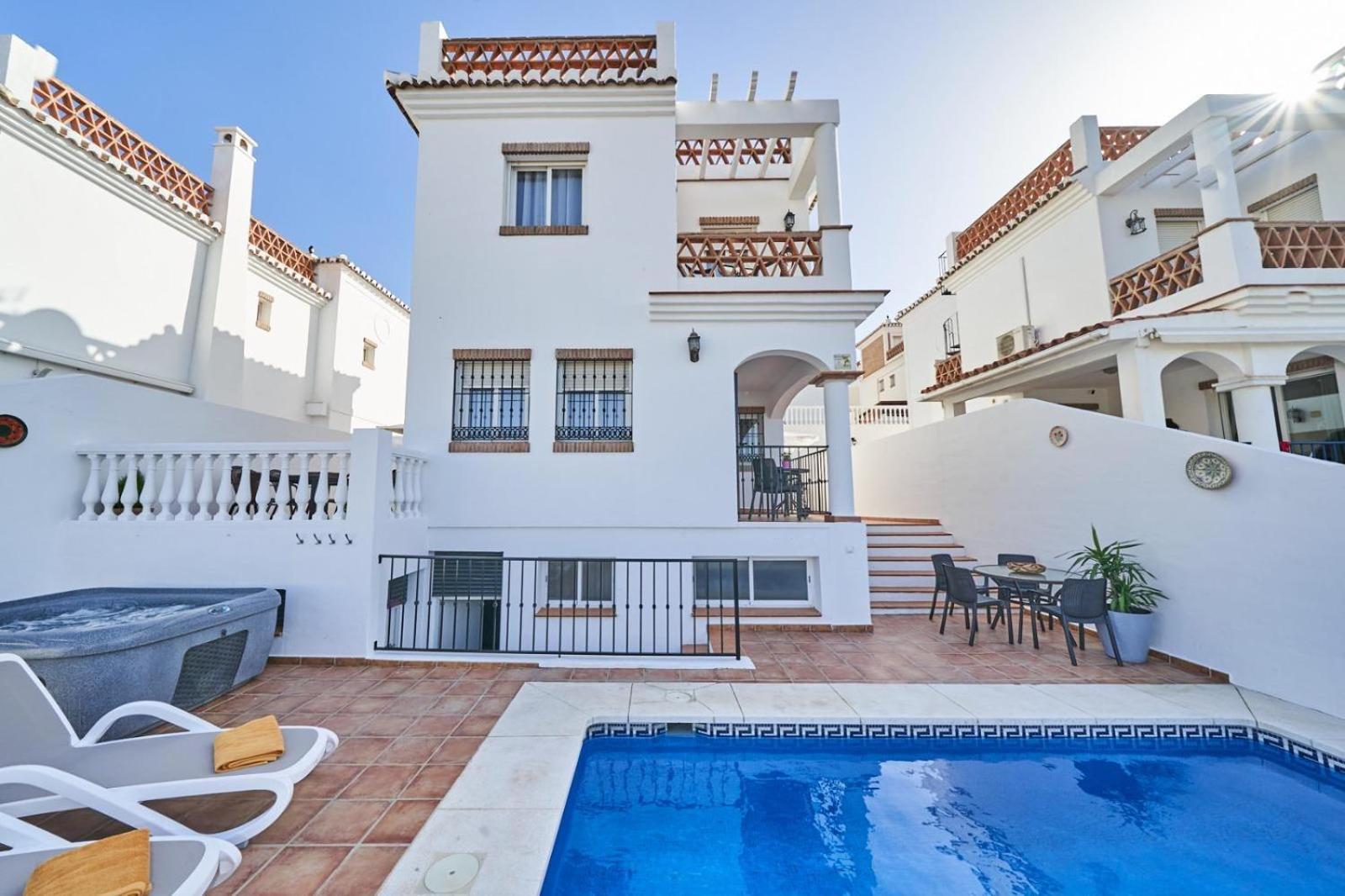 Villa Pura - Private Jacuzzi & Heated Pool Nerja Εξωτερικό φωτογραφία